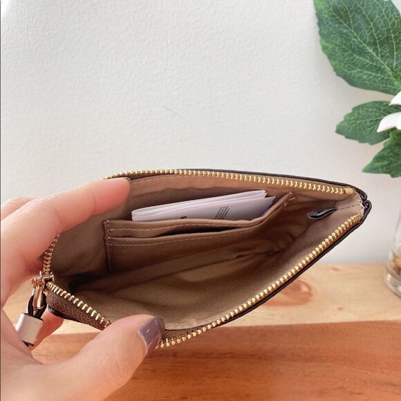 Coach Corner Zip Wristlet In Signature Canvas With Hunting Fishing Plaid… - Picture 4 of 4